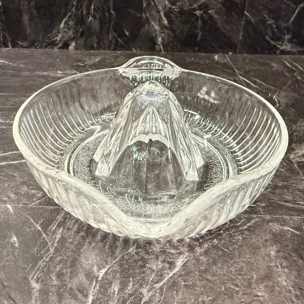 Glass Ribbed Citrus Juicer